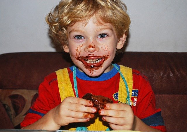 boy eating chocolat